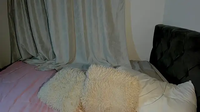 Mia_blaiir webcam