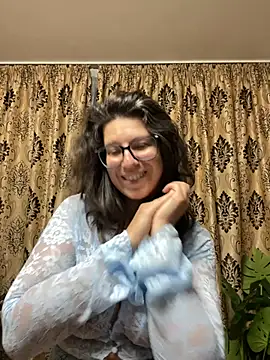 NadiraNoor webcam