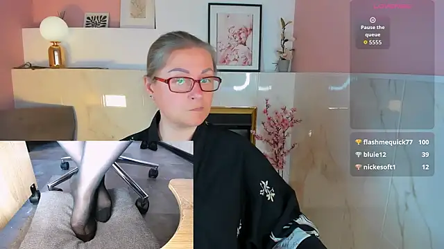 Alexandra_Kind webcam