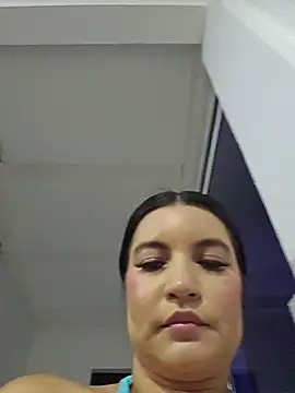 Pretty_Julieta webcam