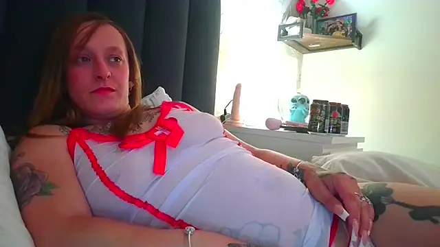 LucyRoseMae webcam