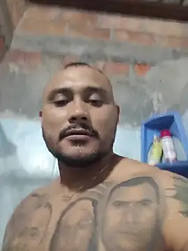 Bigvenoso live cam on StripChat
