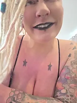 PinkTheHawk webcam