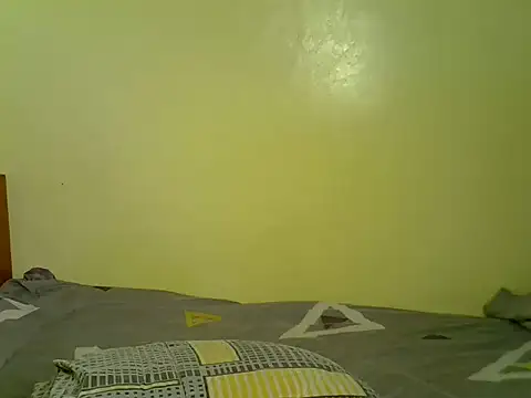 Pearl_petite webcam