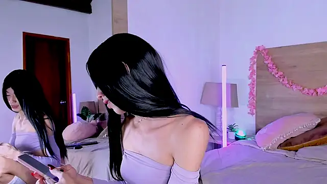 LaraRous webcam
