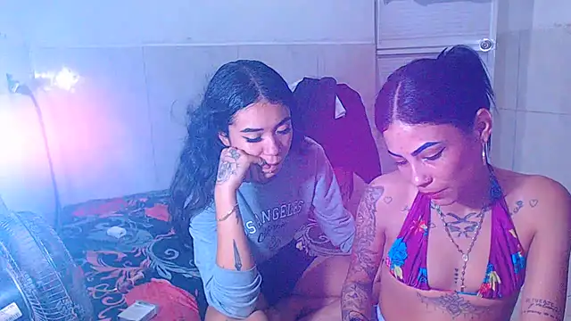 Triogirlhorny_ webcam