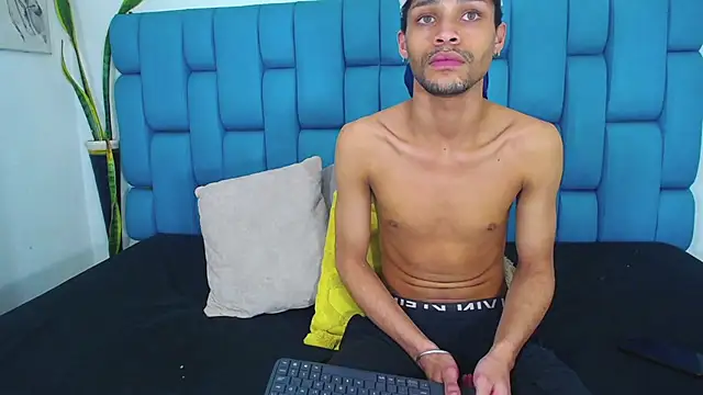 STRANGER_BOYS webcam