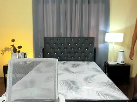 Ms_Kendal webcam