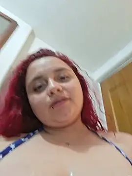 CURVY-HORNY webcam