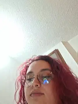 CURVY-HORNY webcam