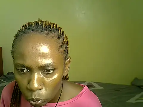 Pearl_petite live cam on StripChat