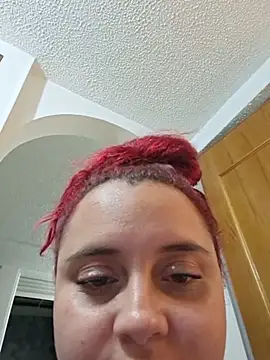 CURVY-HORNY webcam