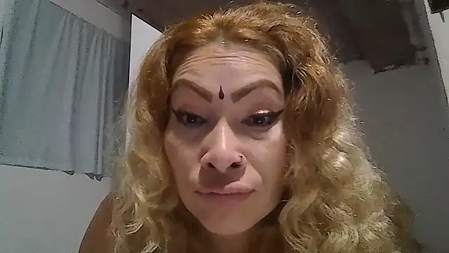 Layla-Astrum webcam