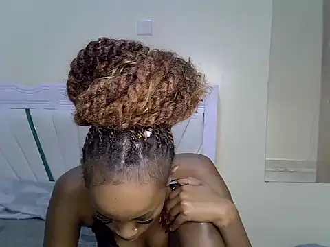PetiteNoirrr webcam