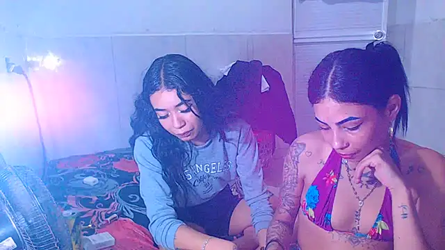 Triogirlhorny_ webcam