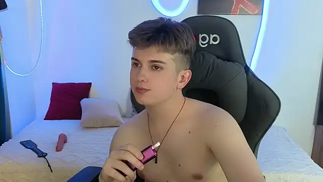Miless_Cooper webcam