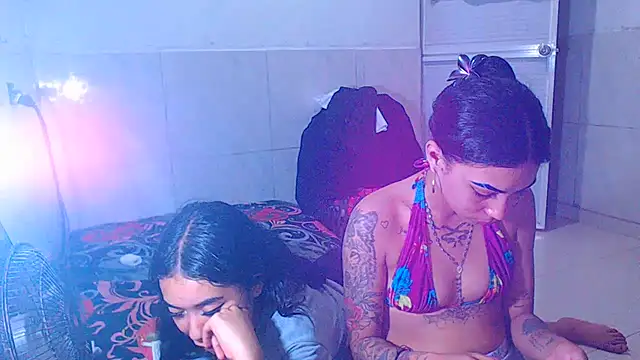 Triogirlhorny_ webcam