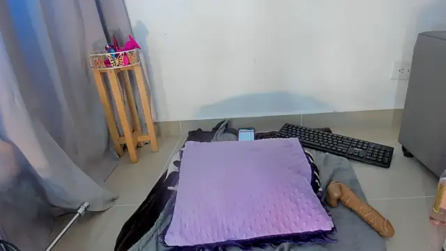 Nanny_11 webcam