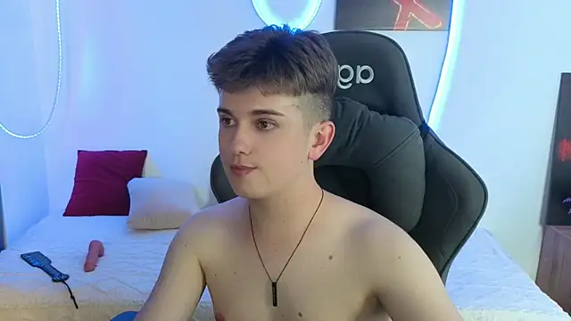 Miless_Cooper webcam