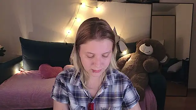 Viki_Charm webcam
