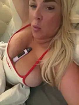 Bustyblondebabe32 webcam
