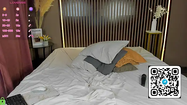 Aly_Alyc live cam on StripChat