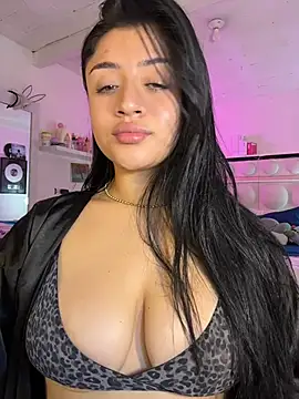 lucianaroy live cam on StripChat