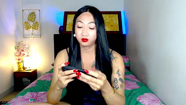 LovelyQueen69 webcam