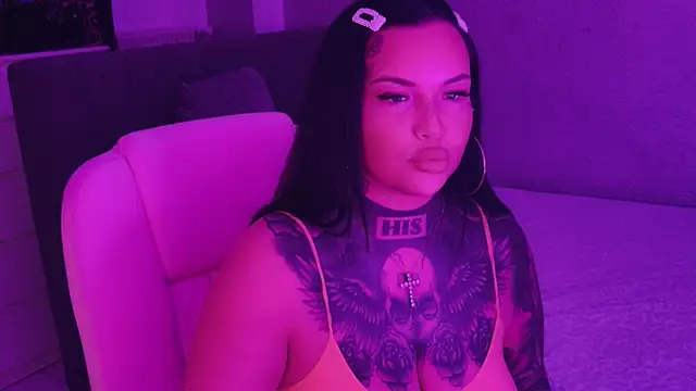 _MelinaCurves_ webcam