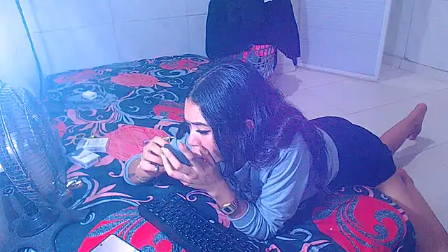 Triogirlhorny_ webcam