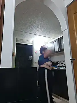 CURVY-HORNY webcam