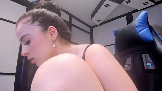 ChannelWhite_ webcam