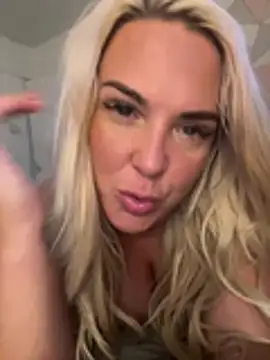 Bustyblondebabe32