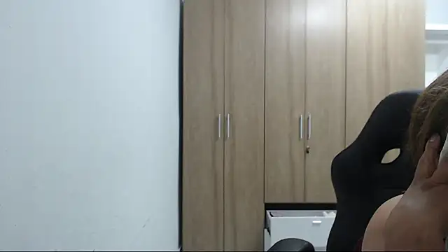 RoxanaLove9 webcam
