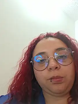 CURVY-HORNY webcam