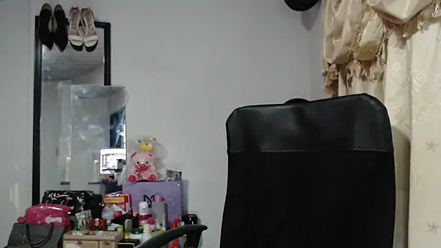 nadia__abaud (F milf) - PLAY MY HAIR PUSSY🥵