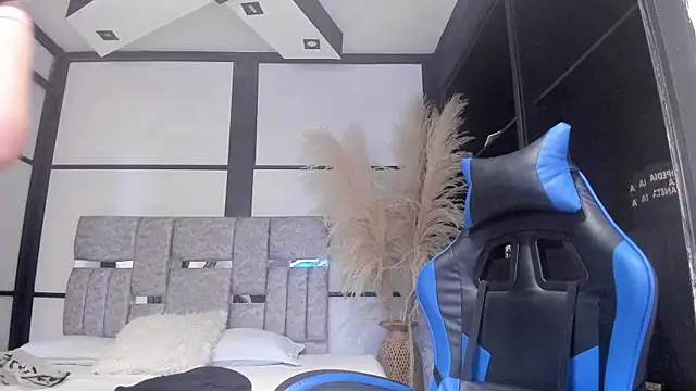 ChannelWhite_ webcam