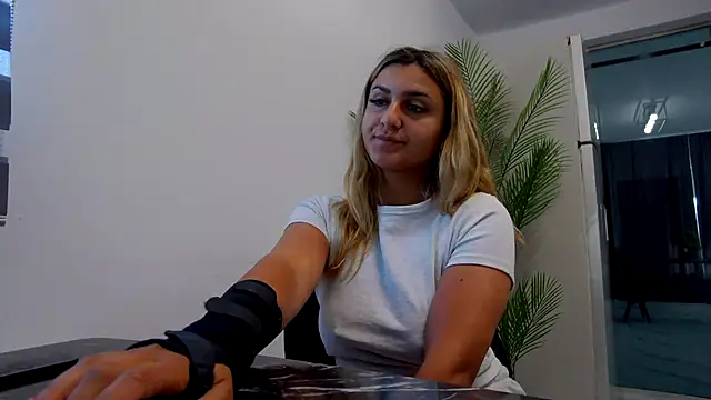 NicolePlay webcam