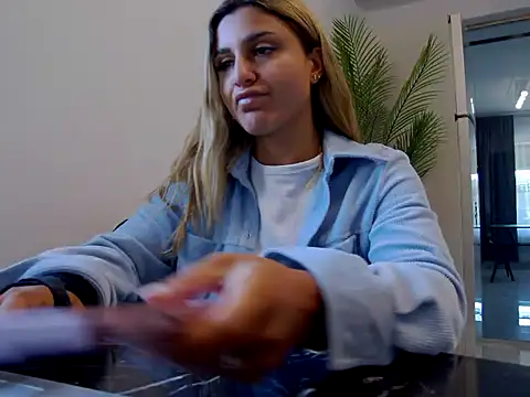 NicolePlay webcam