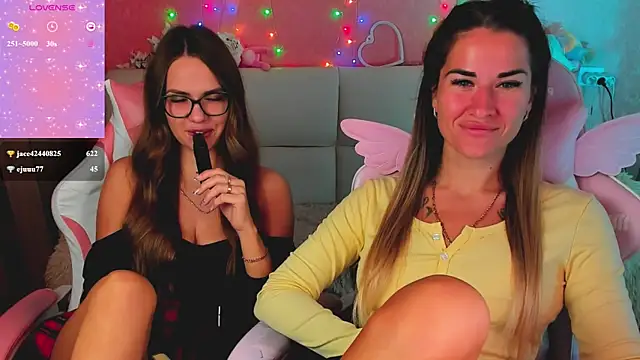 hotty_girls_here webcam
