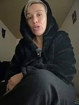 MARILYNKOVANOVA webcam