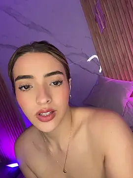 KYLIE_JONES6