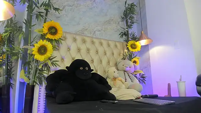 LittleeJaz webcam