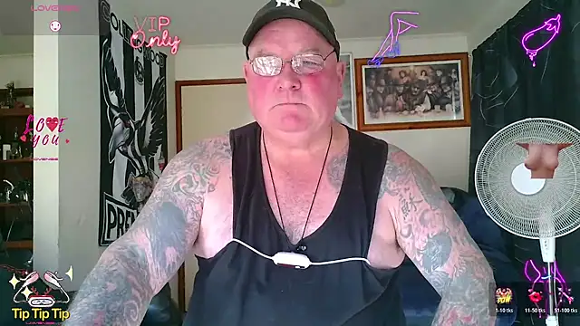 KINKYBLUEYES69 webcam