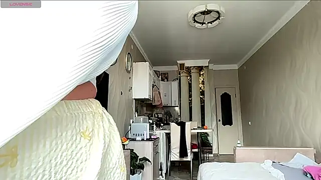 kamila_18_french webcam