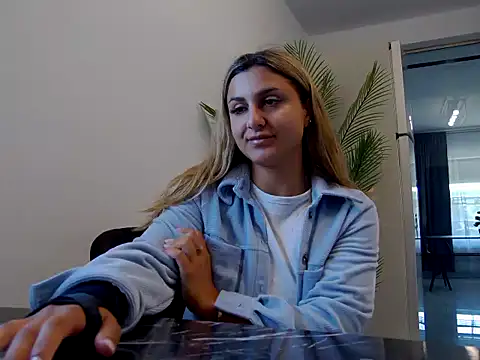 NicolePlay webcam