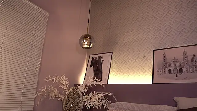 ElleDiane webcam