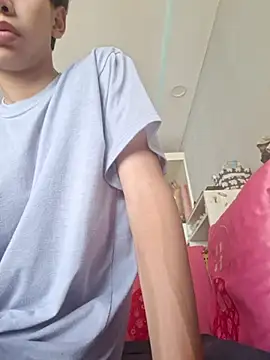 Femboy4ever webcam