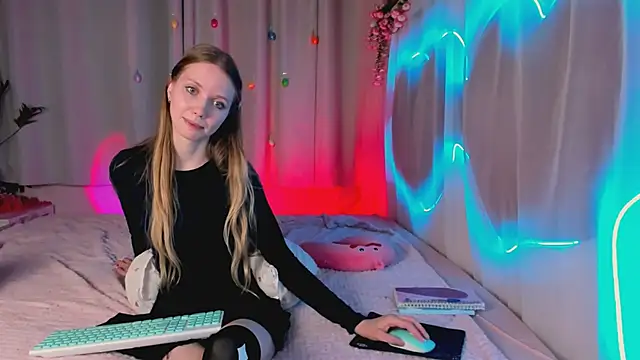 lada2k4 live cam on StripChat