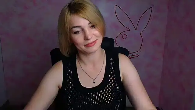 CuttieEmma webcam